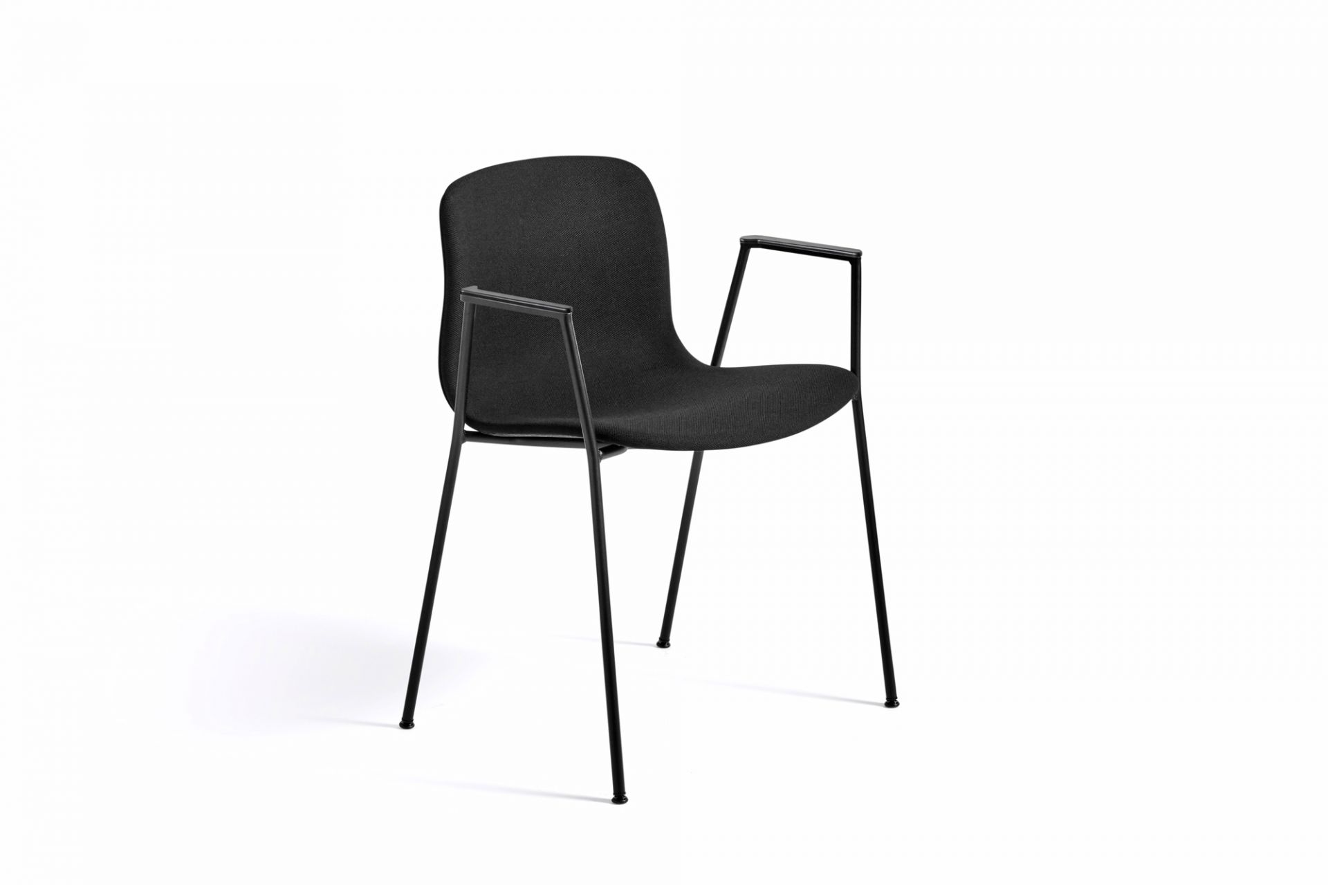 Schwarzer About a Chair AAC19 Stuhl von Hay mit Armlehnen und Vollpolsterung.